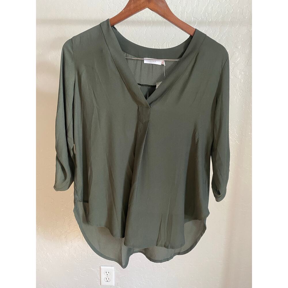 Lush Women's Size XS Blouse Roll Tab Sleeve V-Neck Grape Leaf Olive Green NWT